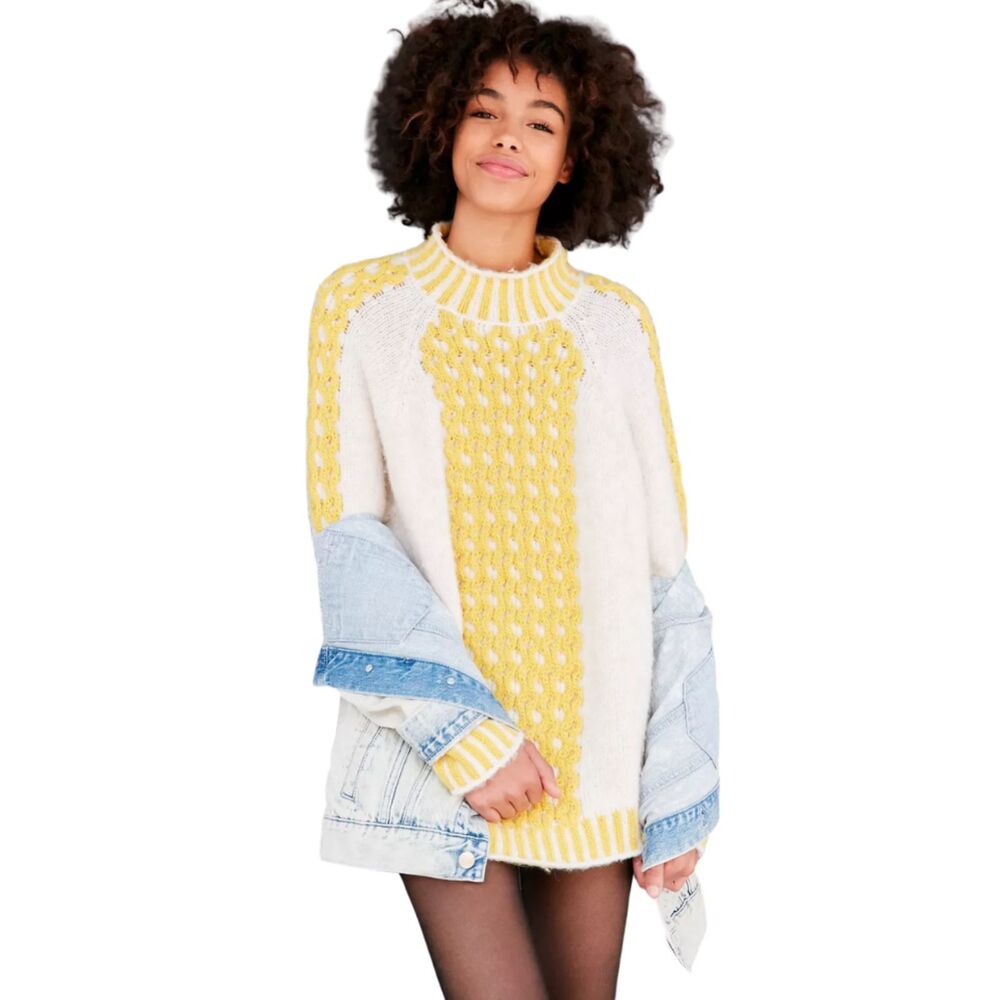 Urban outfitters BDG 3D Cable Knit Pullover Sweater Small